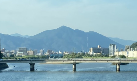 阿武山（新白島より）